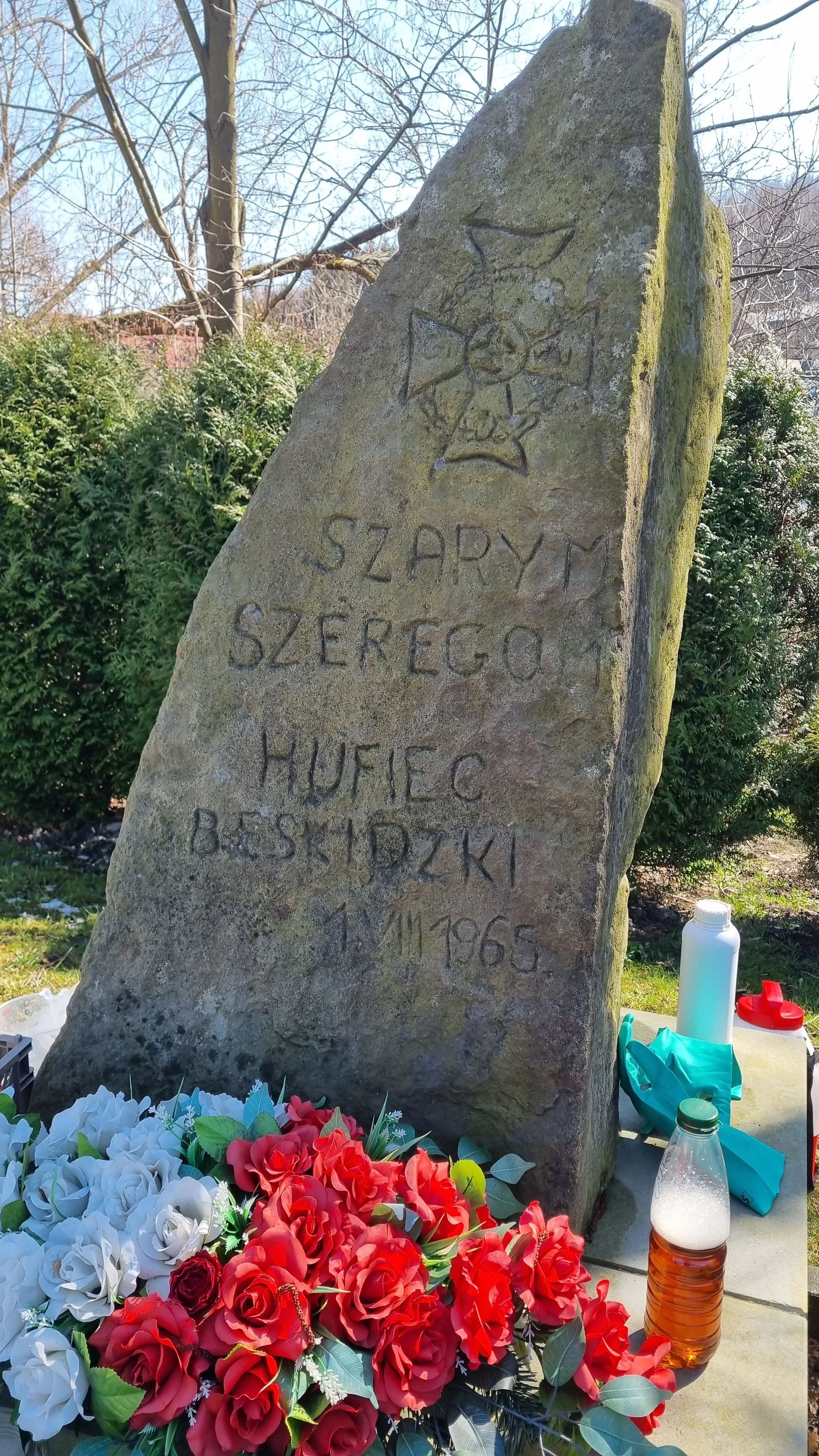 Czyszczenie zabytkowego pomnika nagrobnego